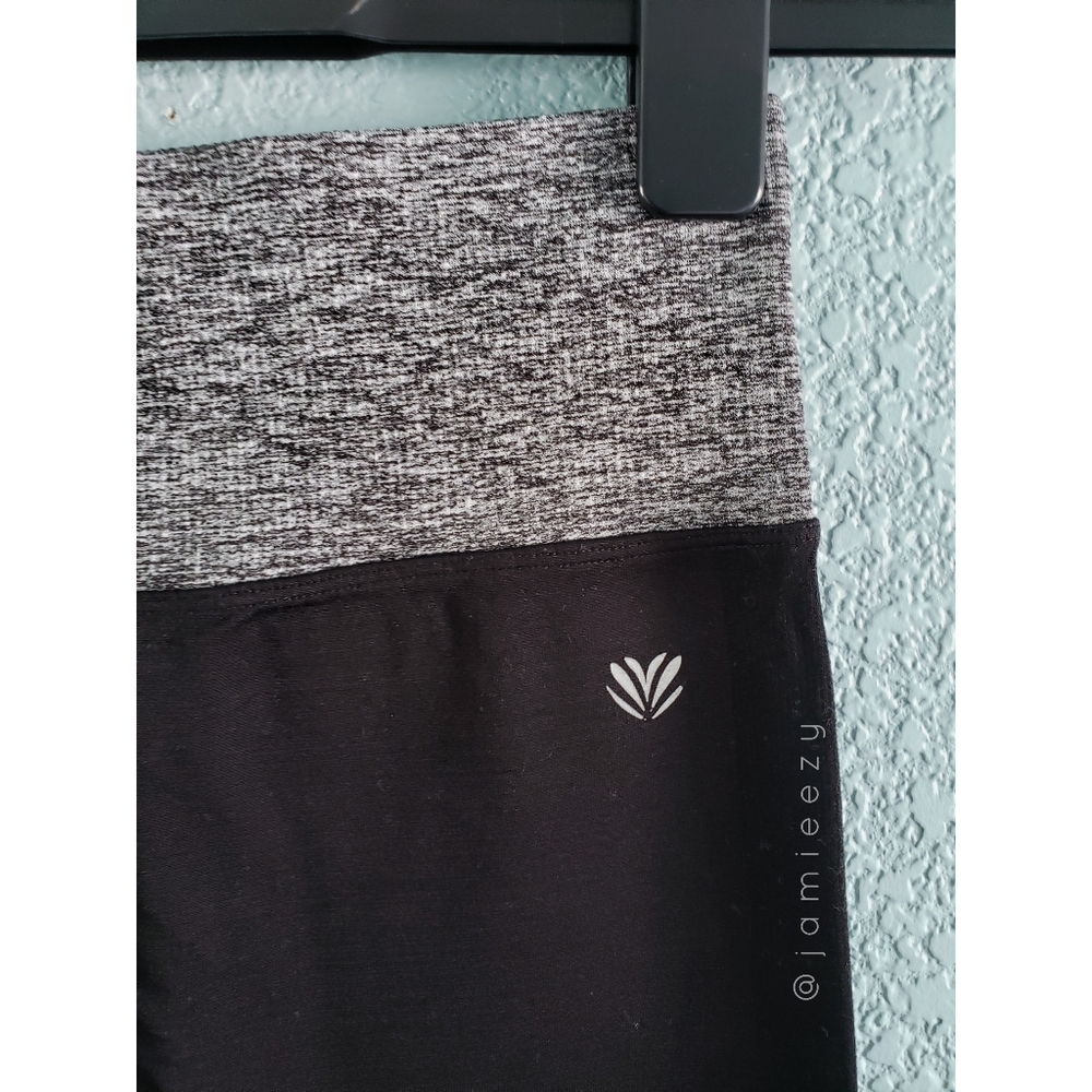 Forever 21 | Active Seamless Studio Capri Leggings - Picture 2 of 6